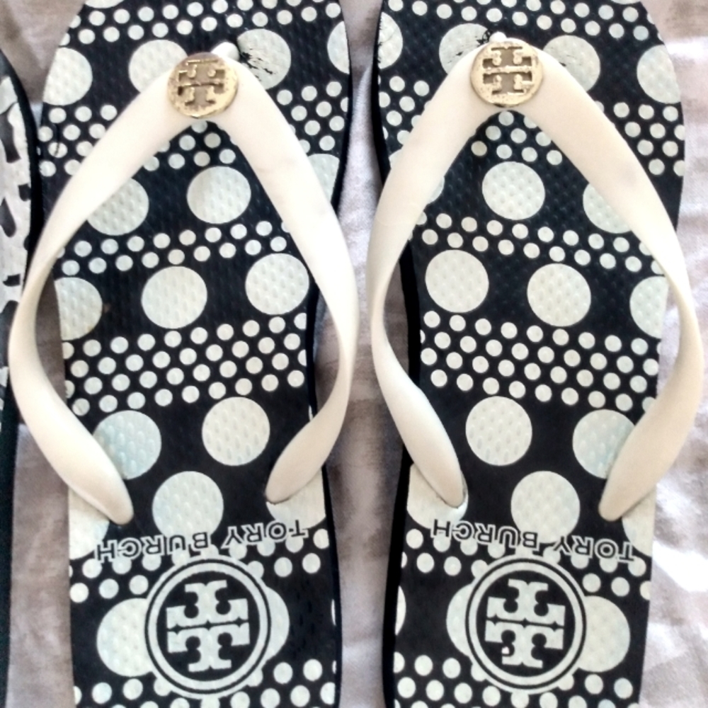 Tory Burch flip flops sz 9